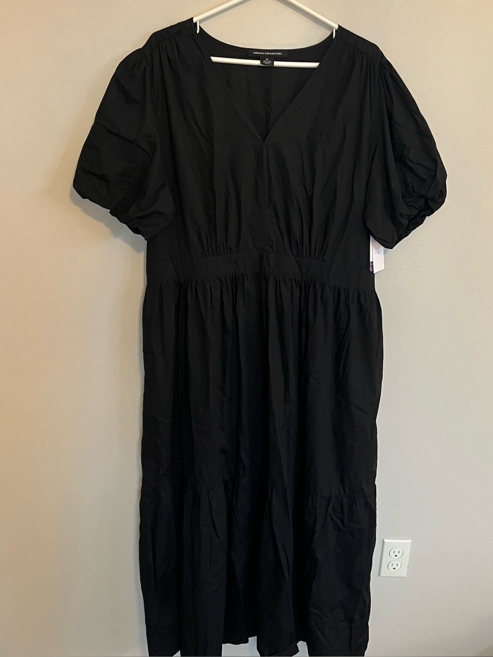 NWT Tiered Black V-Neck Puff Sleeve Plus Size Midi Dress Women’s XXL Minimalist